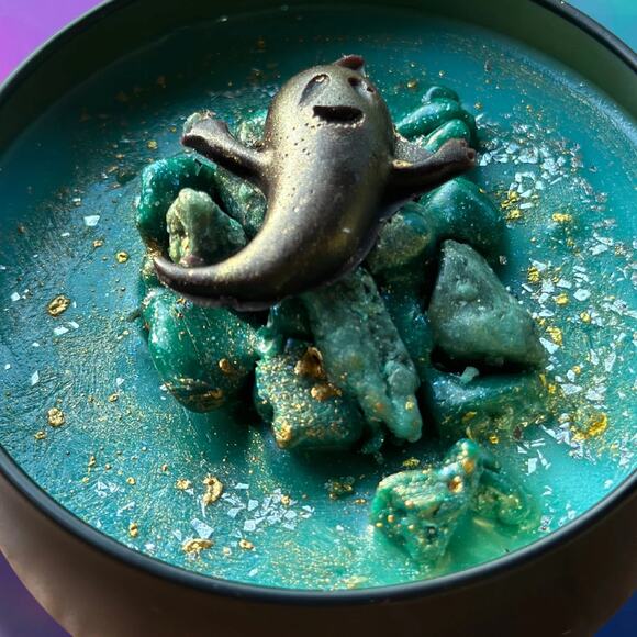 Hotel Nevermore Luxury Wickless Candle: Poolside Summer Floral Scent - Picture 6 of 10